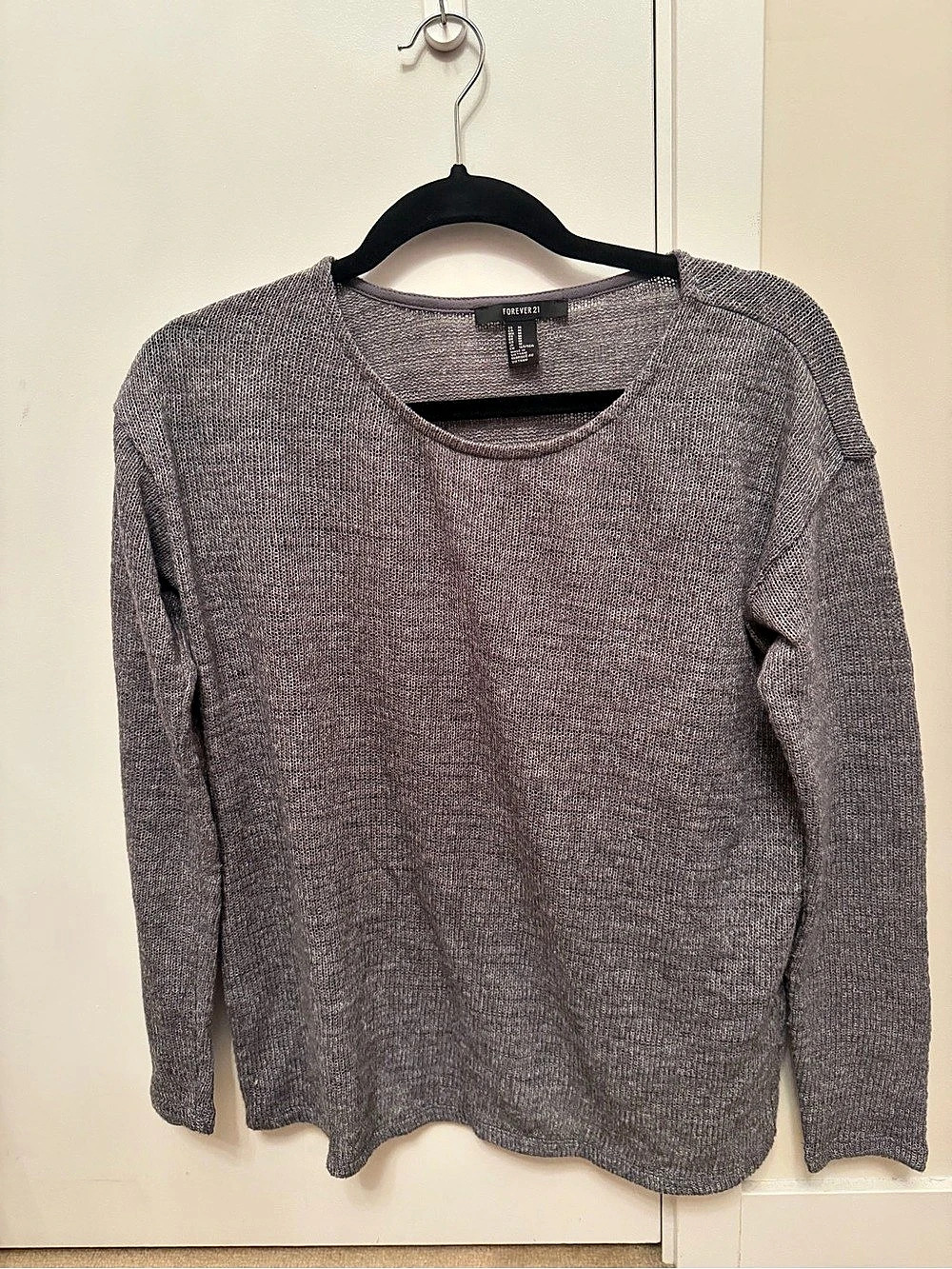 Forever 21 Gray Knit Sweater Size Medium Like New